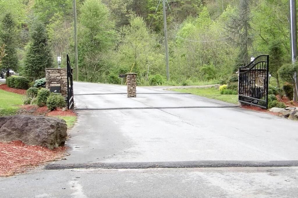 Beary Tale! Your Happily Ever After Starts Here! Sevierville Esterno foto